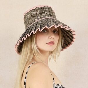 Scalloped Trim Woven Bucket Hat in Black and Pink